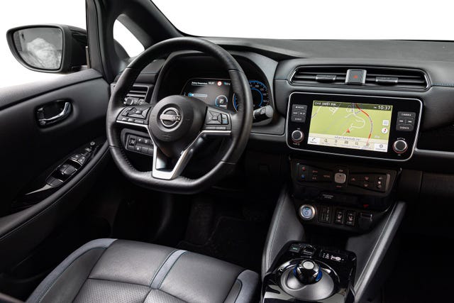 2022 NISSAN LEAF - 27