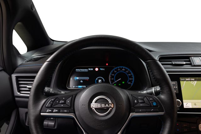 2022 NISSAN LEAF - 11