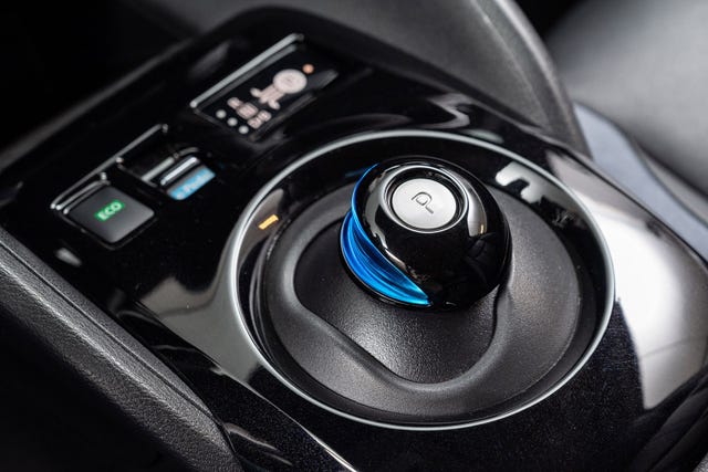 2022 NISSAN LEAF - 16