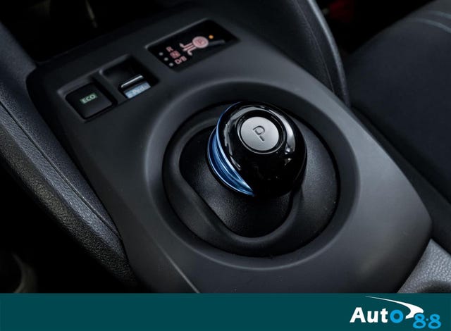 2022 NISSAN LEAF - 25