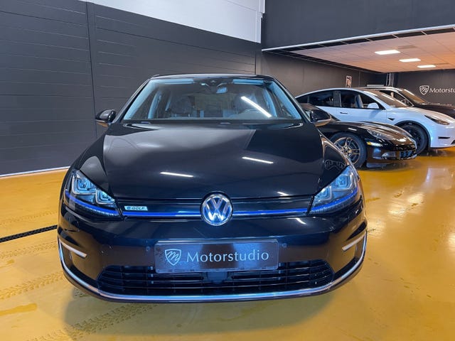 WVWZZZAUZJW902768 2018 VOLKSWAGEN GOLF-1