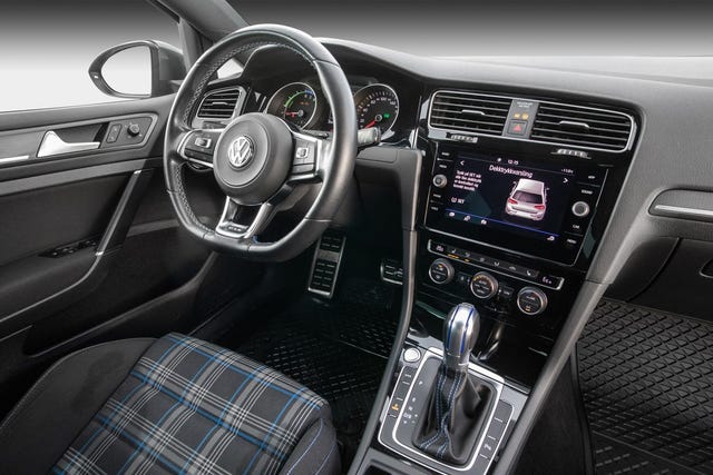 2019 VOLKSWAGEN GOLF - 20