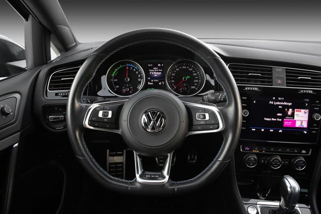 2019 VOLKSWAGEN GOLF - 18