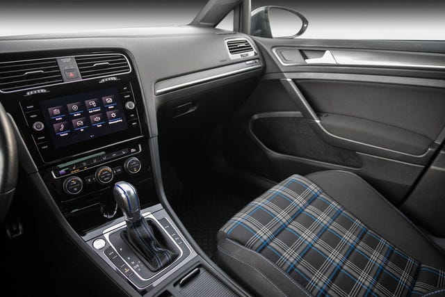 2019 VOLKSWAGEN GOLF - 16