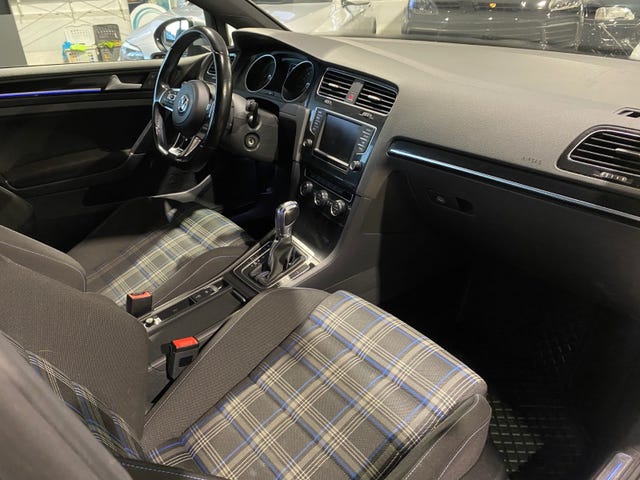 2015 VOLKSWAGEN GOLF - 23