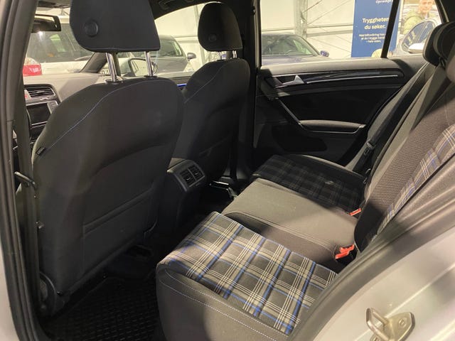 2015 VOLKSWAGEN GOLF - 30