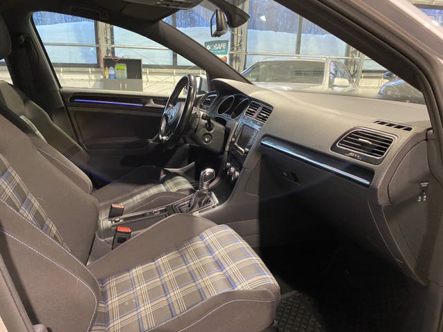2015 VOLKSWAGEN GOLF - 26