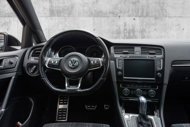 2015 VOLKSWAGEN GOLF - 25