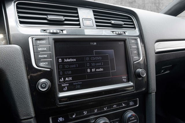 2015 VOLKSWAGEN GOLF - 18