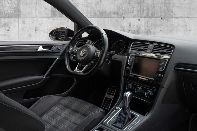 2015 VOLKSWAGEN GOLF - 28