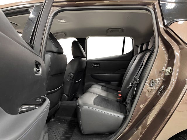 2018 NISSAN LEAF - 12