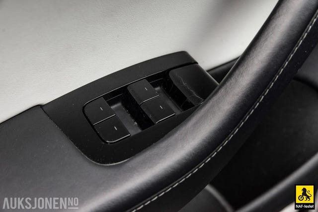 2019 TESLA MODEL 3 - 8