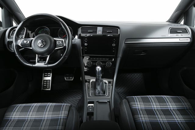 2018 VOLKSWAGEN GOLF - 18
