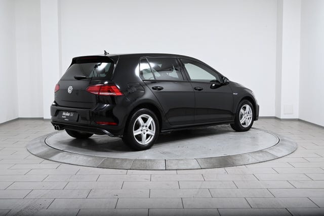 WVWZZZAUZJW801301 2018 VOLKSWAGEN GOLF-2
