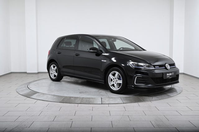 WVWZZZAUZJW801301 2018 VOLKSWAGEN GOLF-0