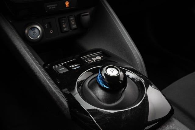 2018 NISSAN LEAF - 11