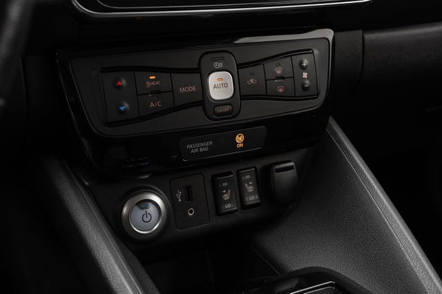 2018 NISSAN LEAF - 12