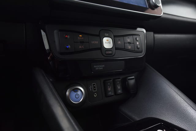 2020 NISSAN LEAF - 19