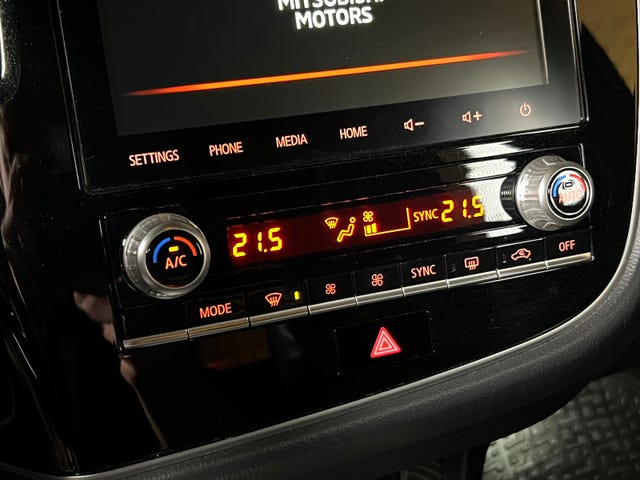 2020 MITSUBISHI OUTLANDER - 23