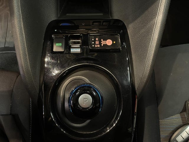2018 NISSAN LEAF - 24