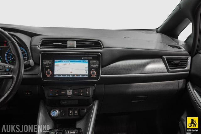 2018 NISSAN LEAF - 17