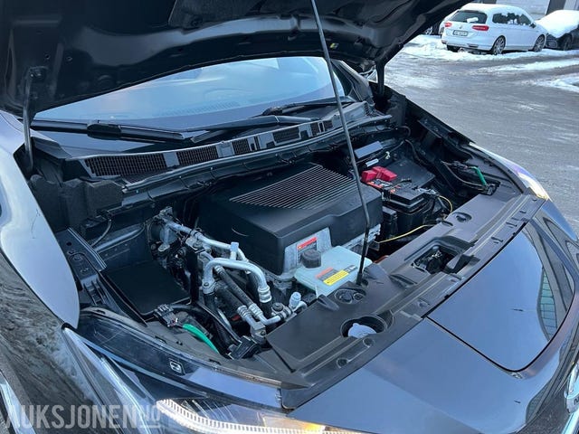 2018 NISSAN LEAF - 18