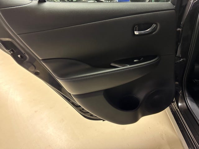 2020 NISSAN LEAF - 25