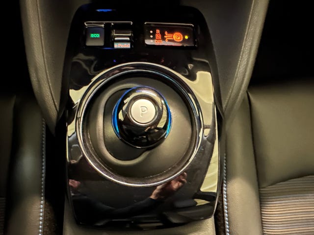 2020 NISSAN LEAF - 16