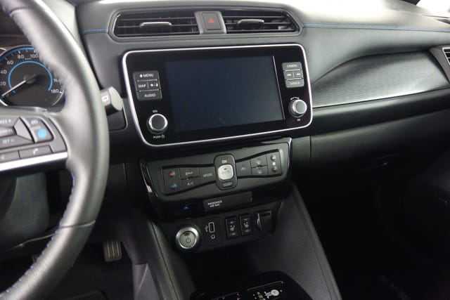 2020 NISSAN LEAF - 11