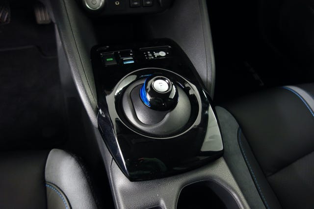 2020 NISSAN LEAF - 16