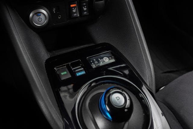 2018 NISSAN LEAF - 10