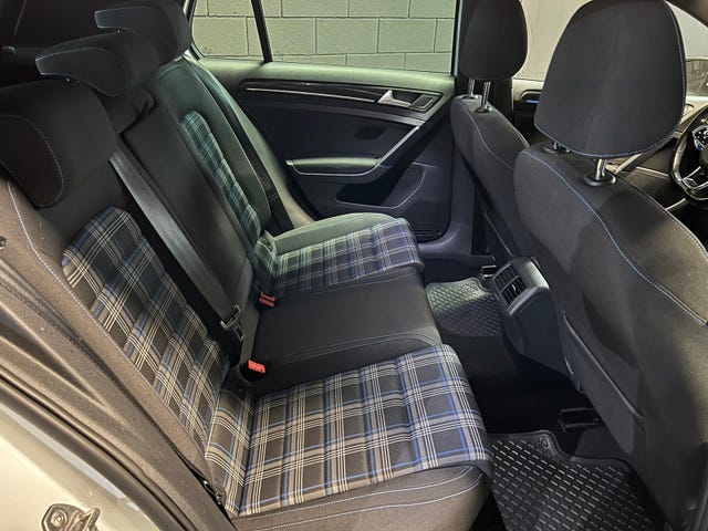 2015 VOLKSWAGEN GOLF - 30