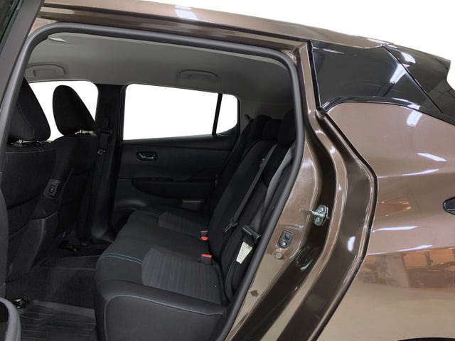 2018 NISSAN LEAF - 12