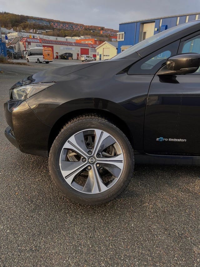 SJNFAAZE1U0026519 2018 NISSAN LEAF-2
