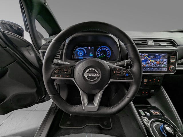 2022 NISSAN LEAF - 17