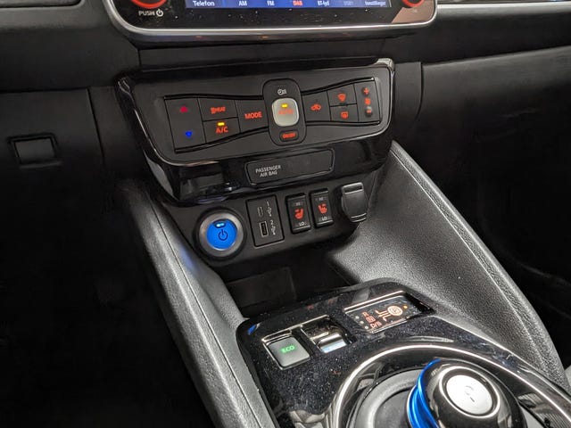 2022 NISSAN LEAF - 24