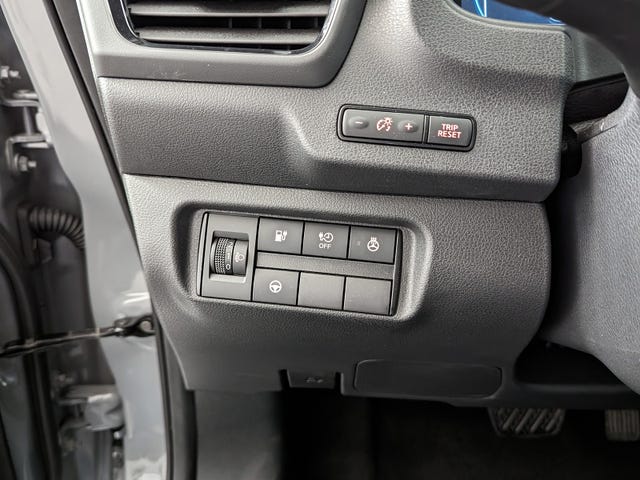 2022 NISSAN LEAF - 16