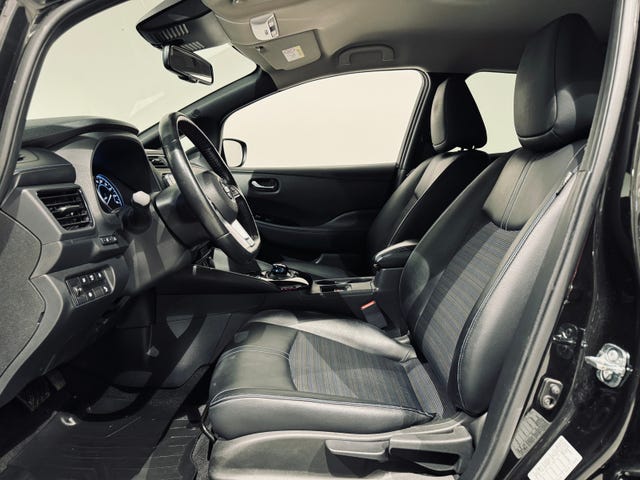 2018 NISSAN LEAF - 11
