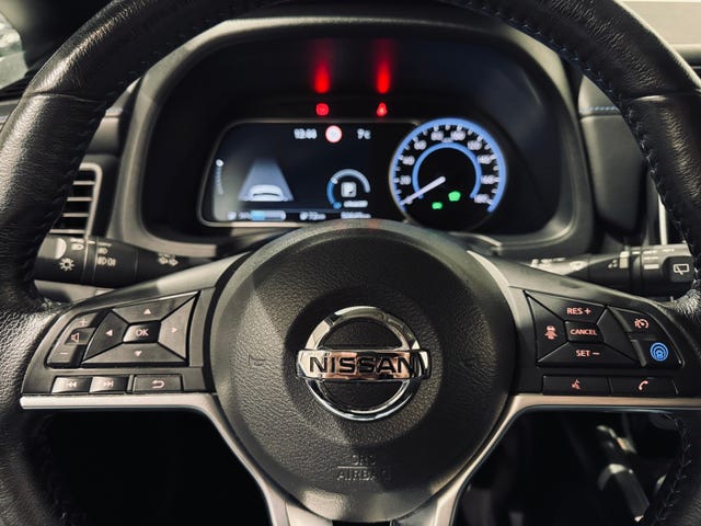 2018 NISSAN LEAF - 17