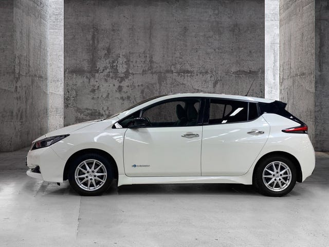 SJNFAAZE1U0022997 2018 NISSAN LEAF-1