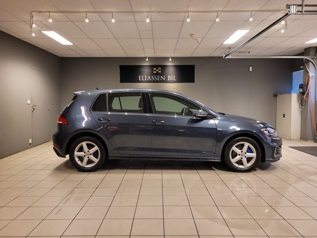 WVWZZZAUZHW852653 2018 VOLKSWAGEN GOLF-4