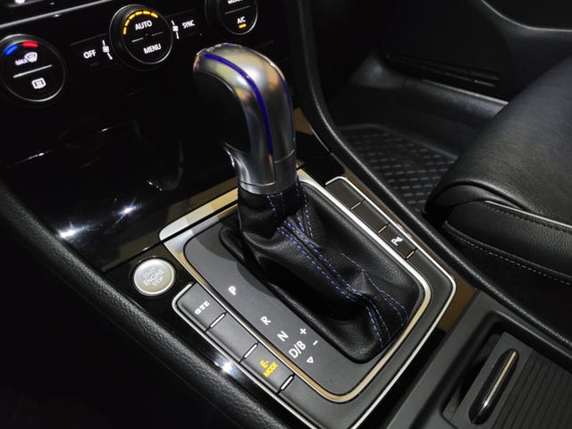 2018 VOLKSWAGEN GOLF - 25