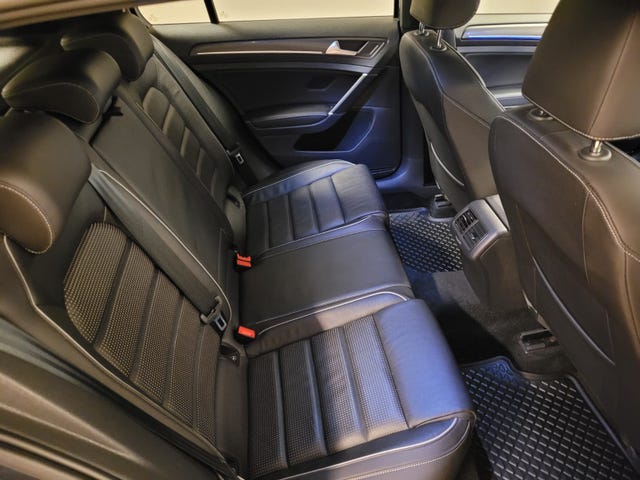 2018 VOLKSWAGEN GOLF - 19
