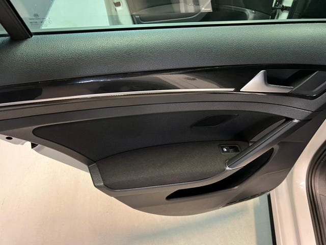 2015 VOLKSWAGEN GOLF - 26