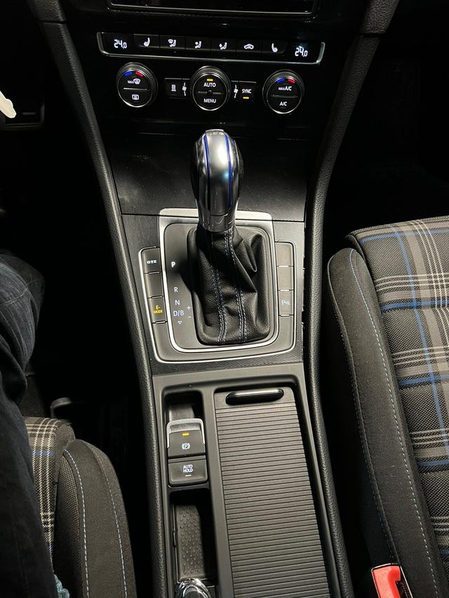 2015 VOLKSWAGEN GOLF - 23