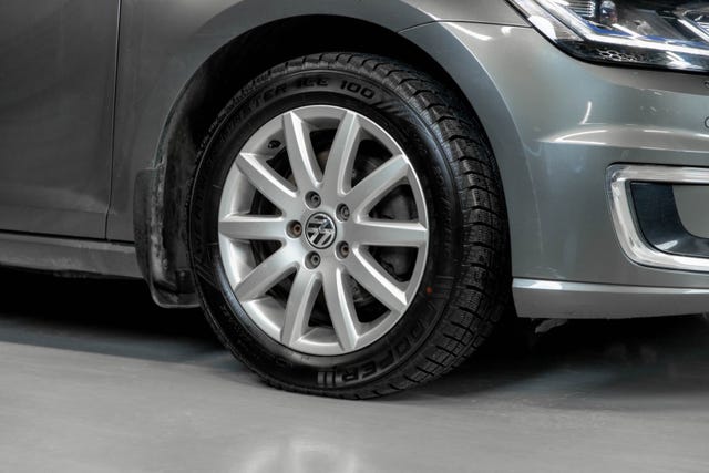 WVWZZZAUZJ8903484 2018 VOLKSWAGEN GOLF-1