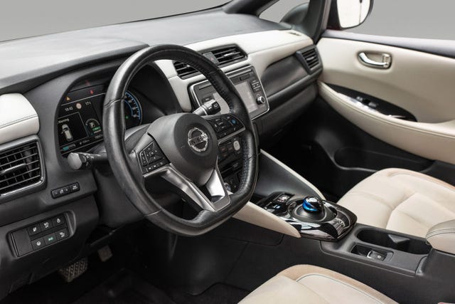 2018 NISSAN LEAF - 12