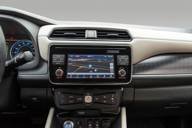 2018 NISSAN LEAF - 16