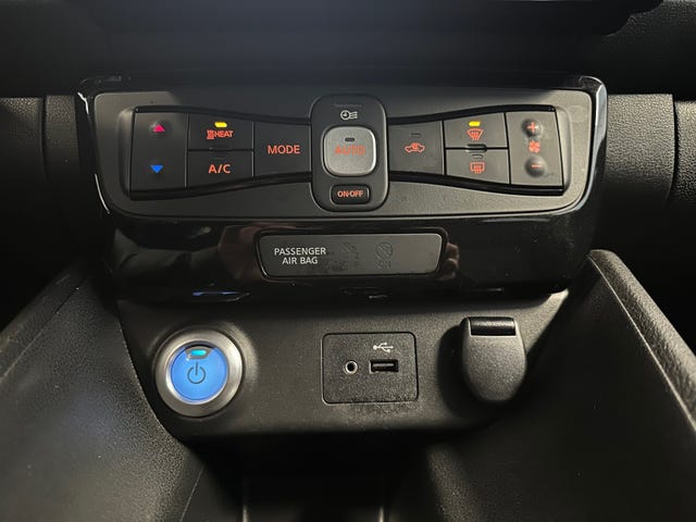 2018 NISSAN LEAF - 24