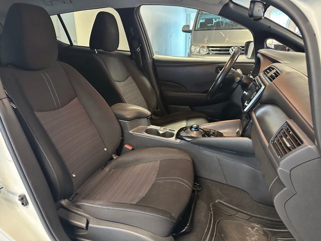 2018 NISSAN LEAF - 16